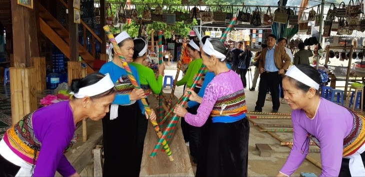 Keng loóng, traditional dance of Thai people